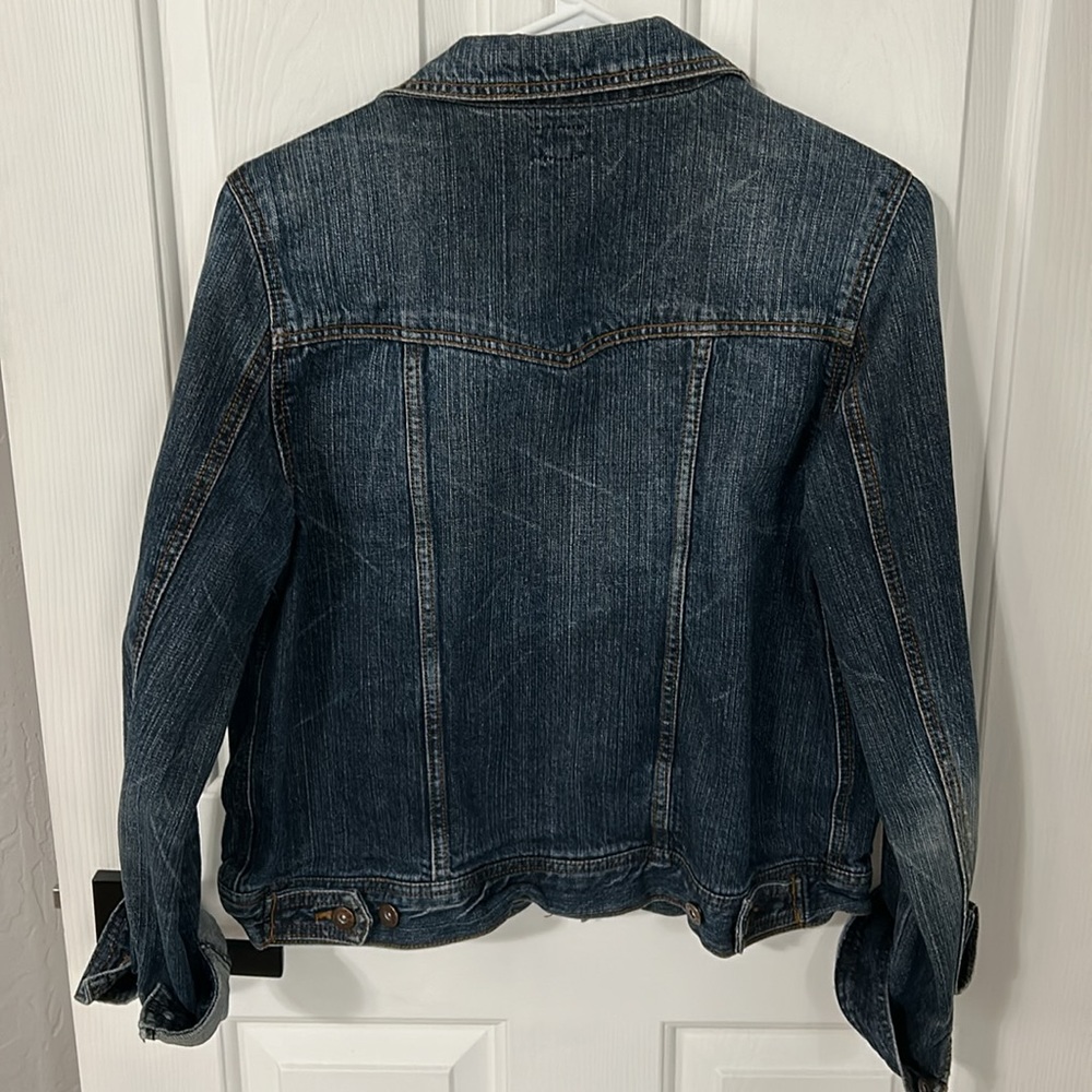 Women’s darker wash jean jacket - Picture 4 of 7
